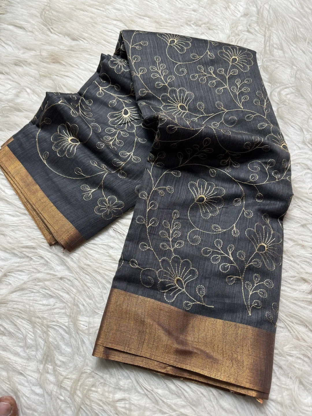 Beautiful Jacquard Weave Banarasi Saree