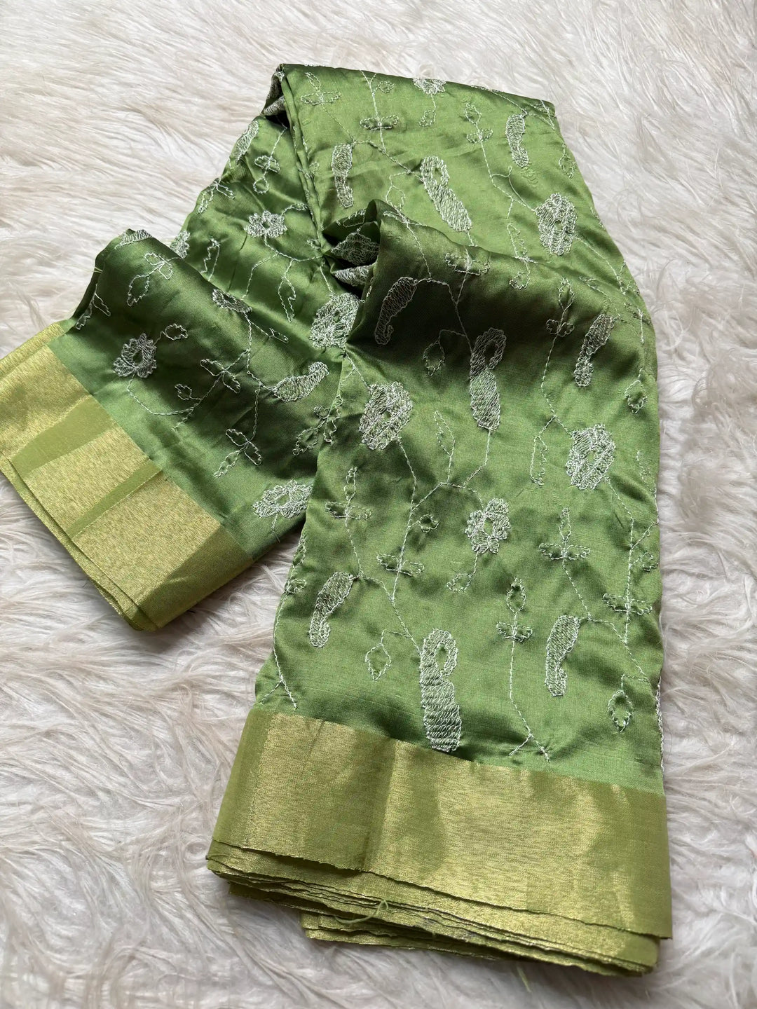Beautiful Jacquard Weave Banarasi Saree