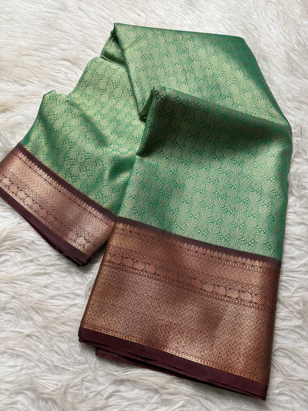 Beautiful Jacquard Weave Banarasi Saree