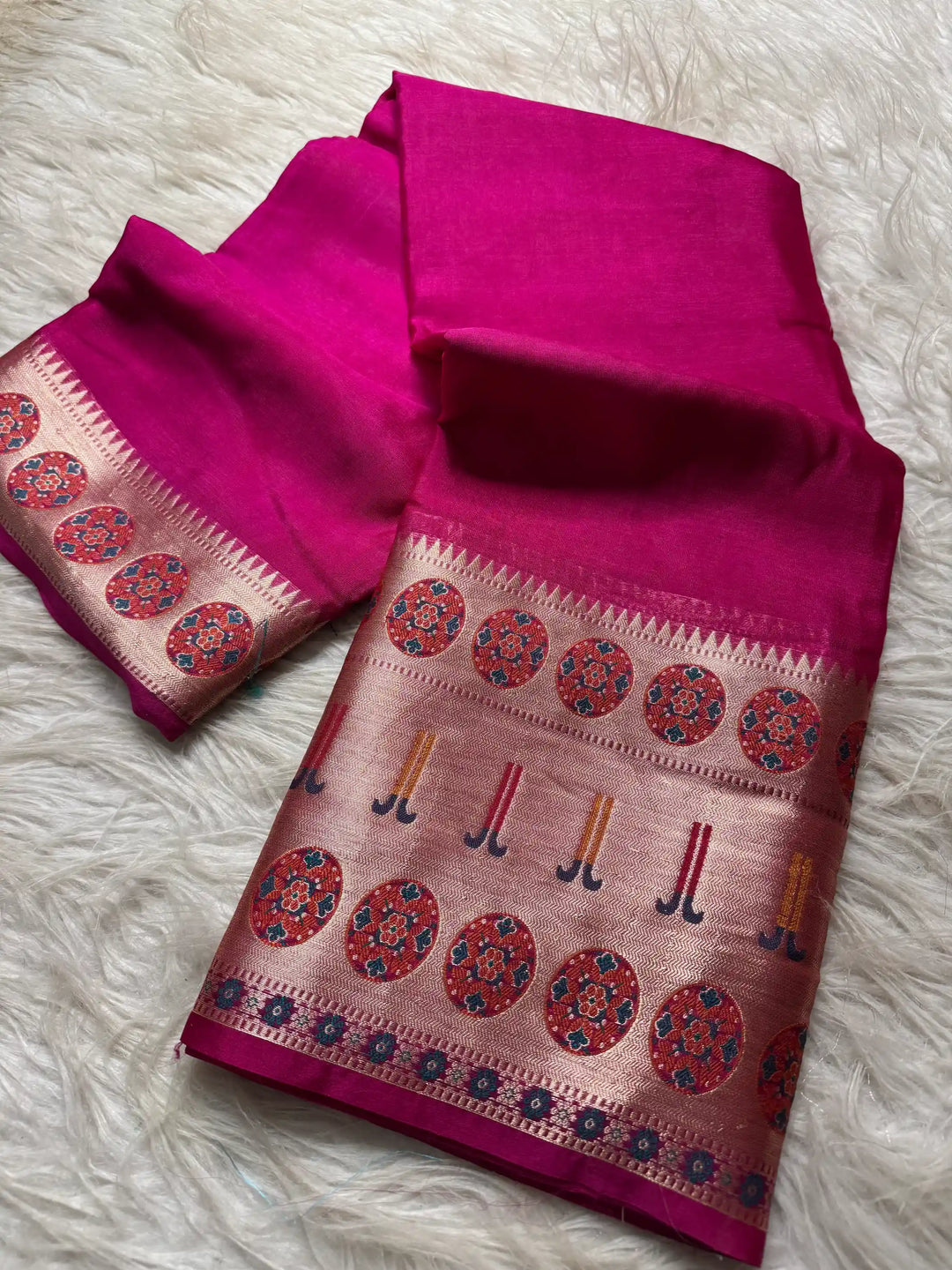 Beautiful Jacquard Weave Banarasi Saree