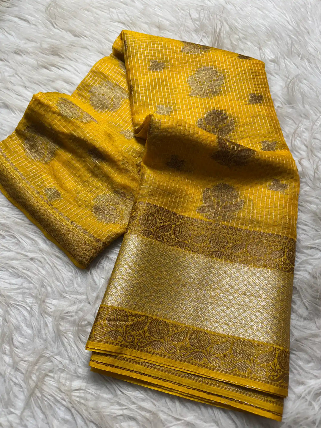 Beautiful Jacquard Weave Banarasi Saree