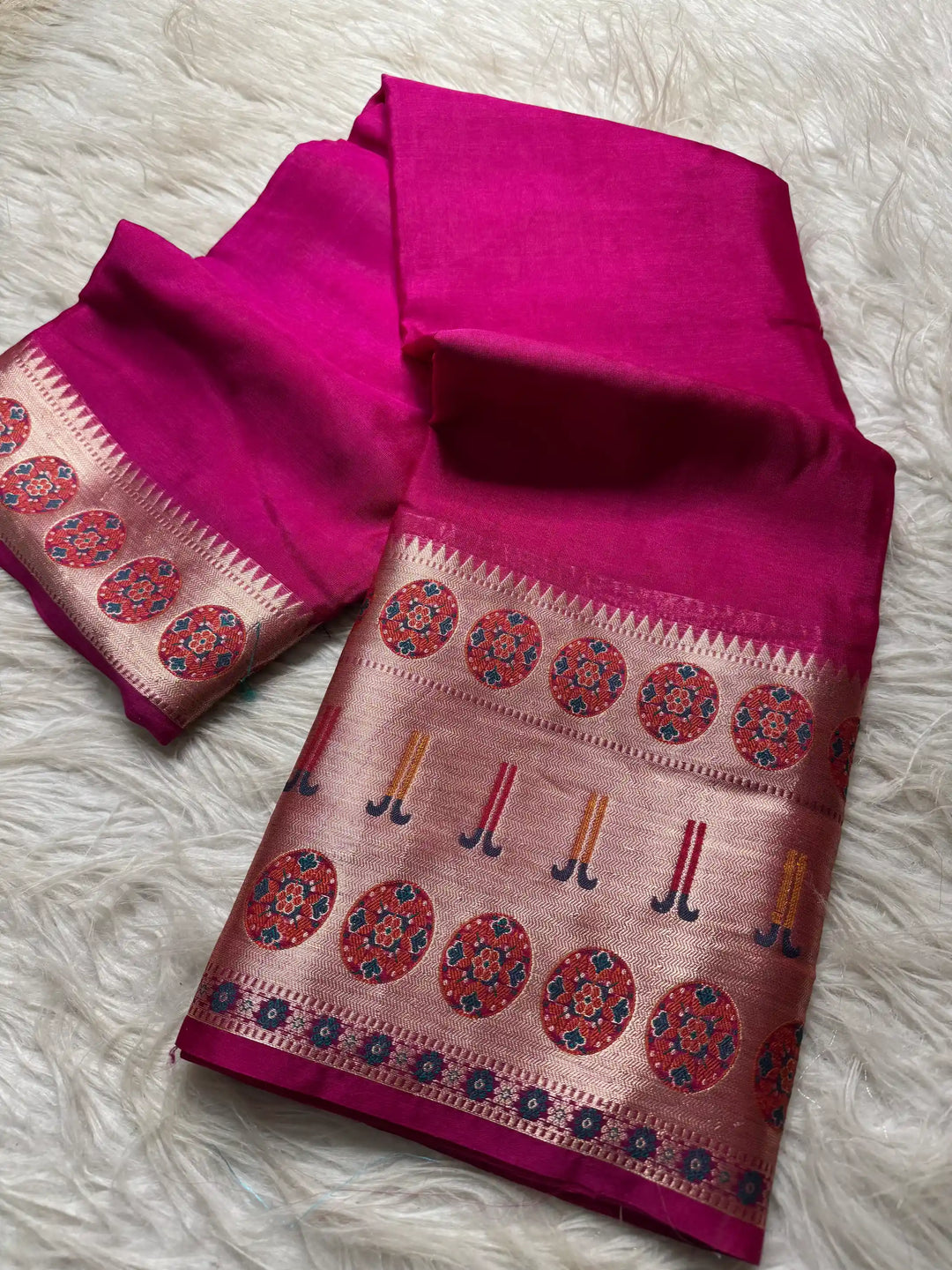 Beautiful Jacquard Weave Banarasi Saree