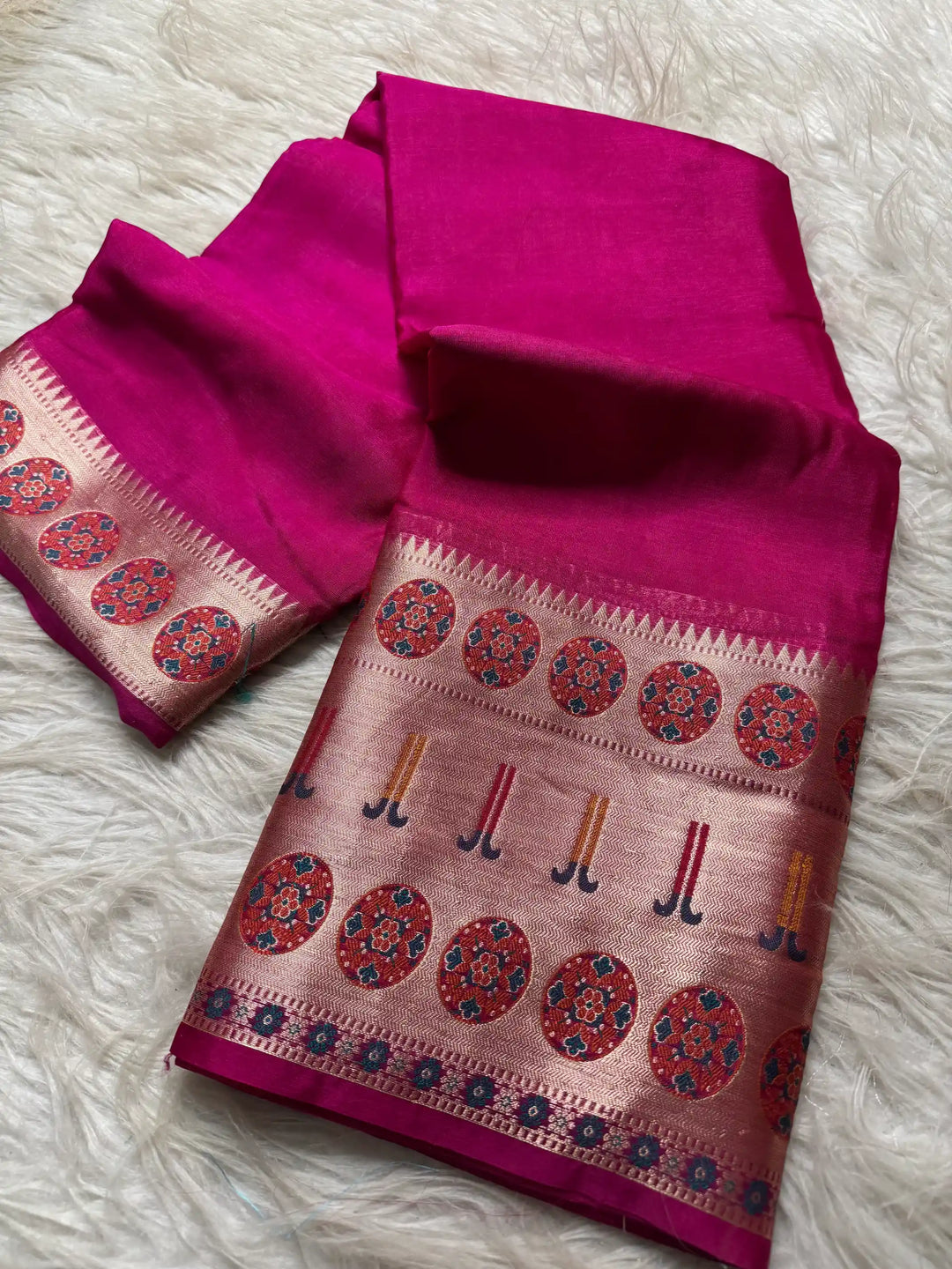 Beautiful Jacquard Weave Banarasi Saree