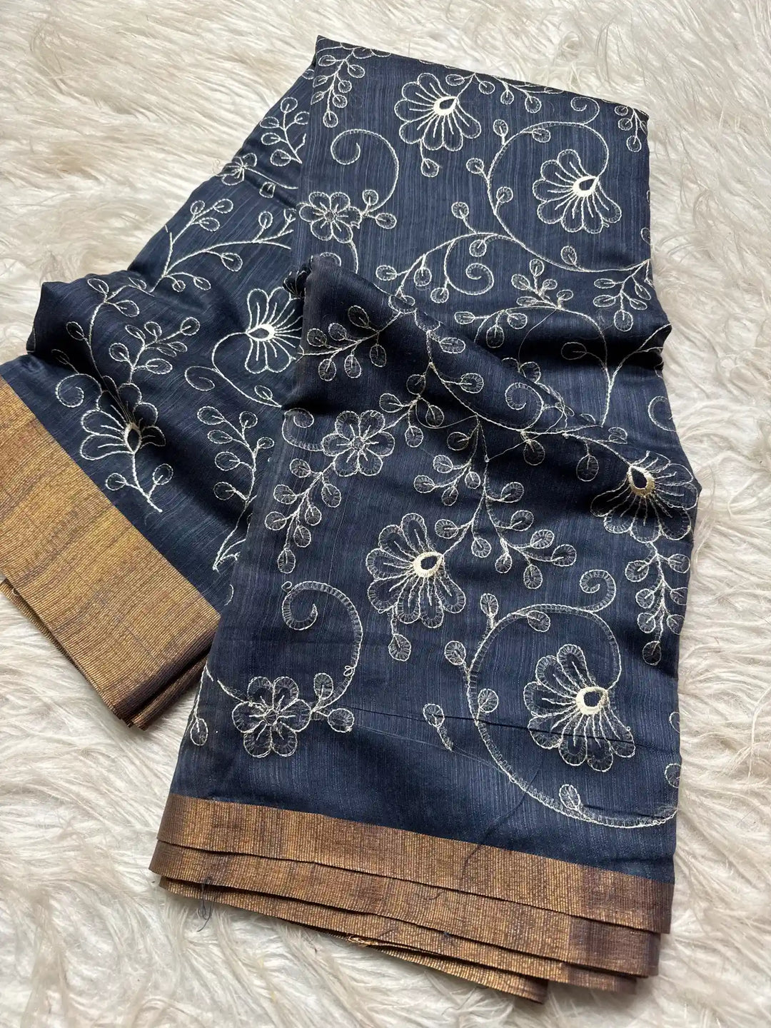 Beautiful Jacquard Weave Banarasi Saree