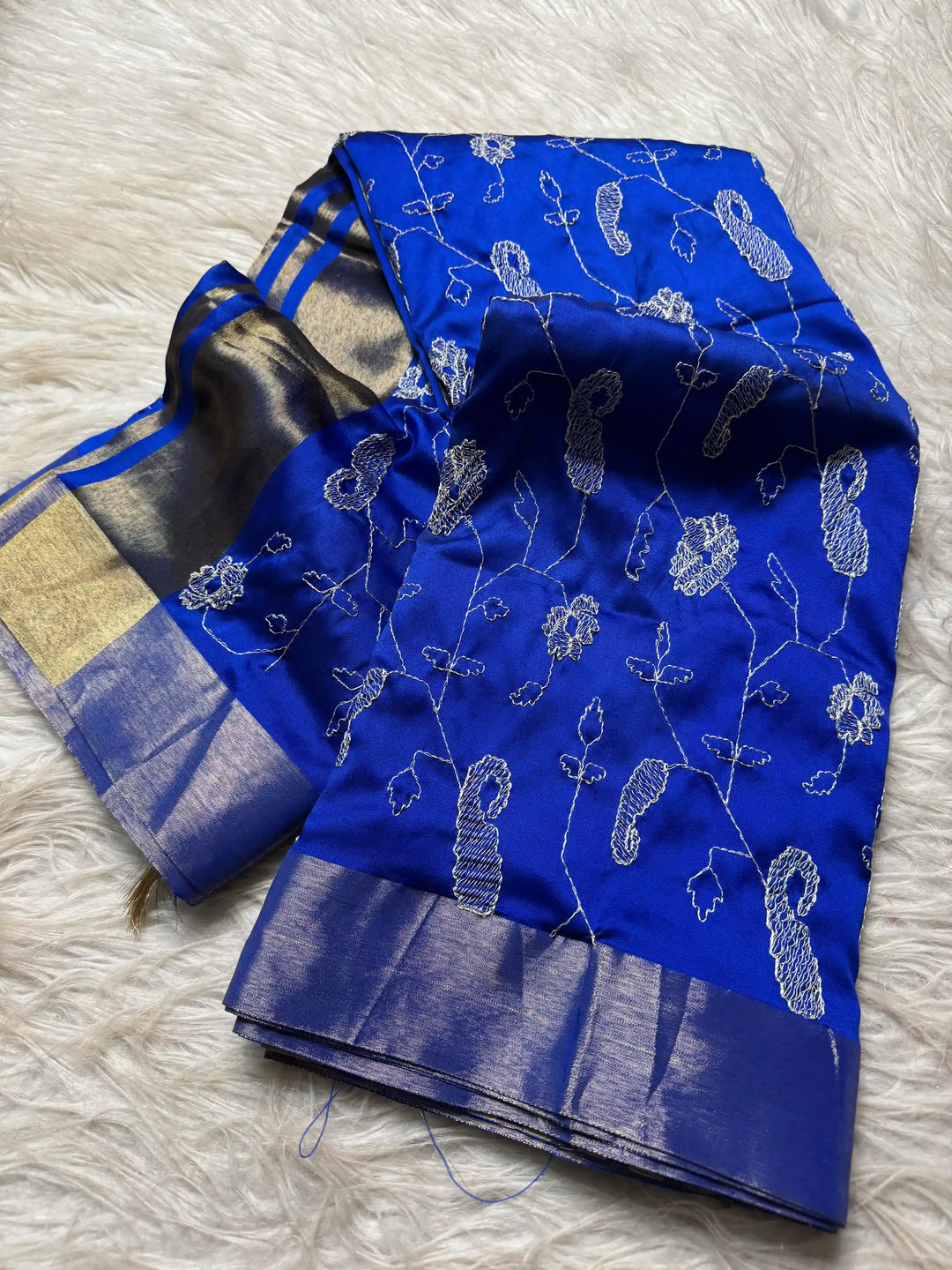 Beautiful Jacquard Weave Banarasi Saree