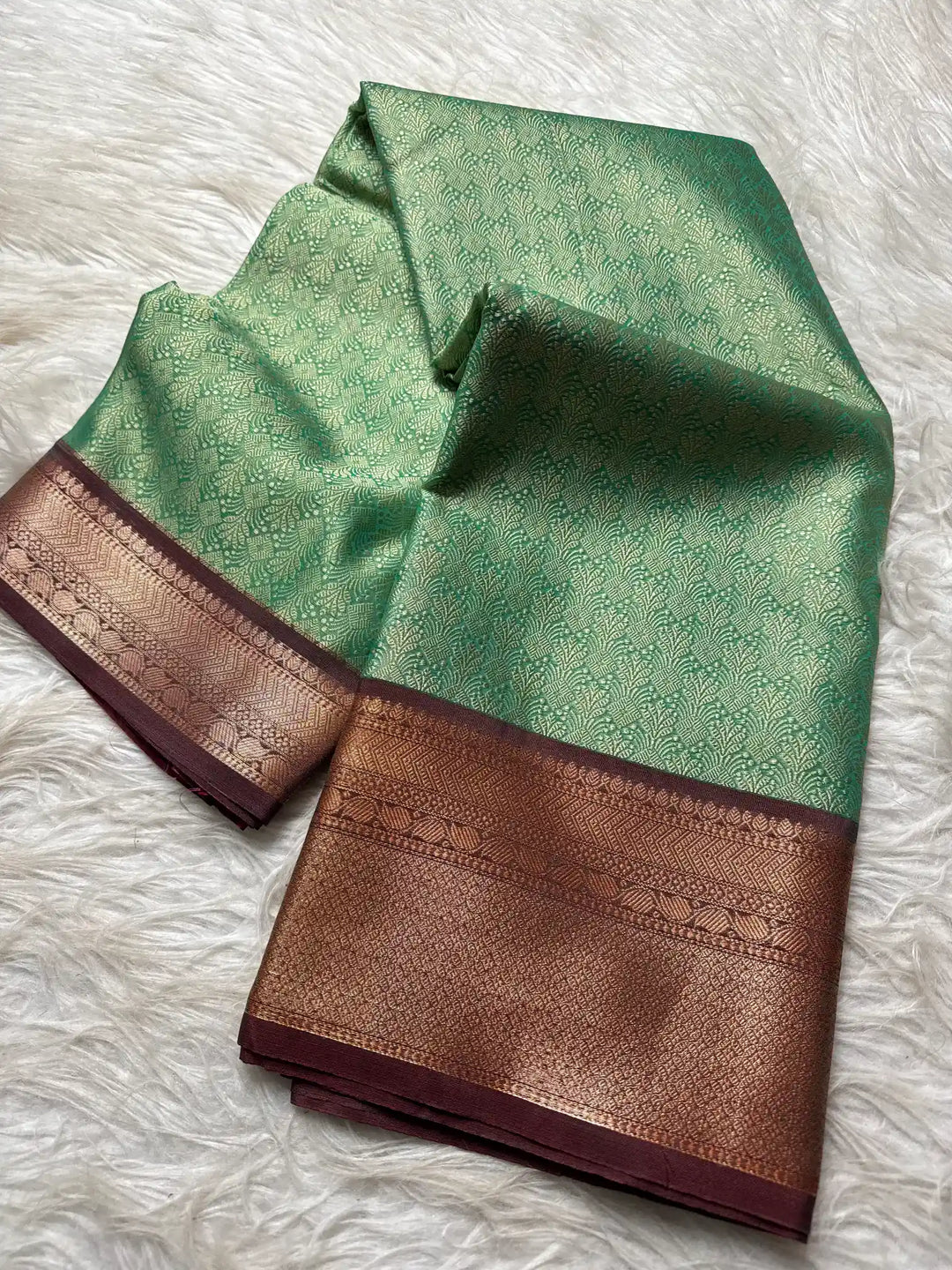 Beautiful Jacquard Weave Banarasi Saree