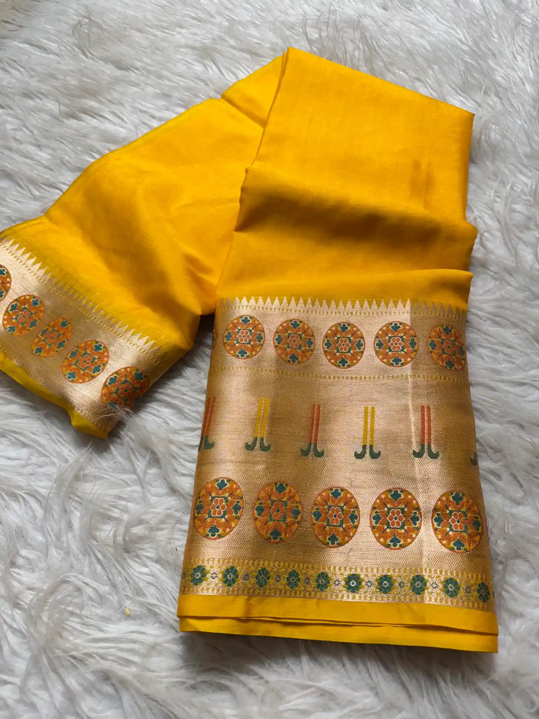 Beautiful Jacquard Weave Banarasi Saree
