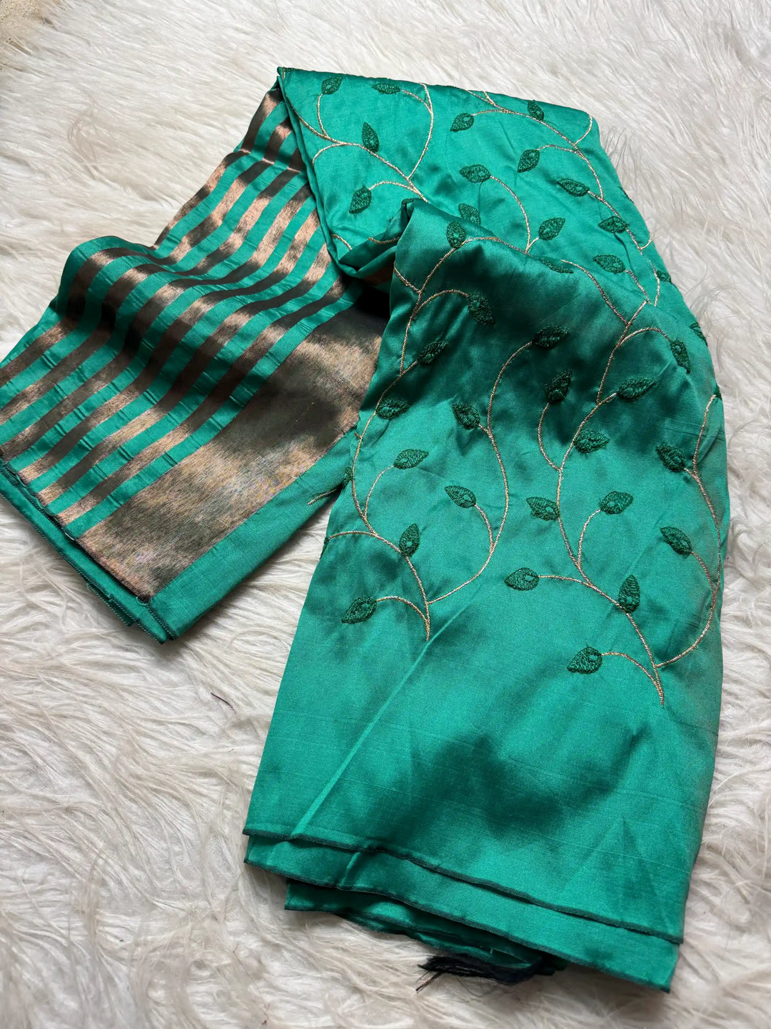 Beautiful Jacquard Weave Banarasi Saree