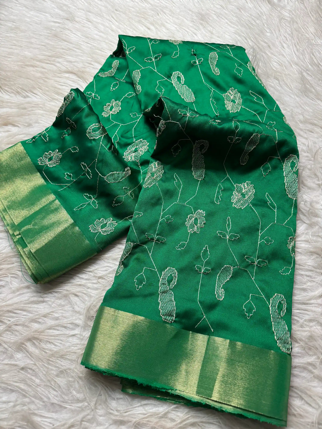 Beautiful Jacquard Weave Banarasi Saree