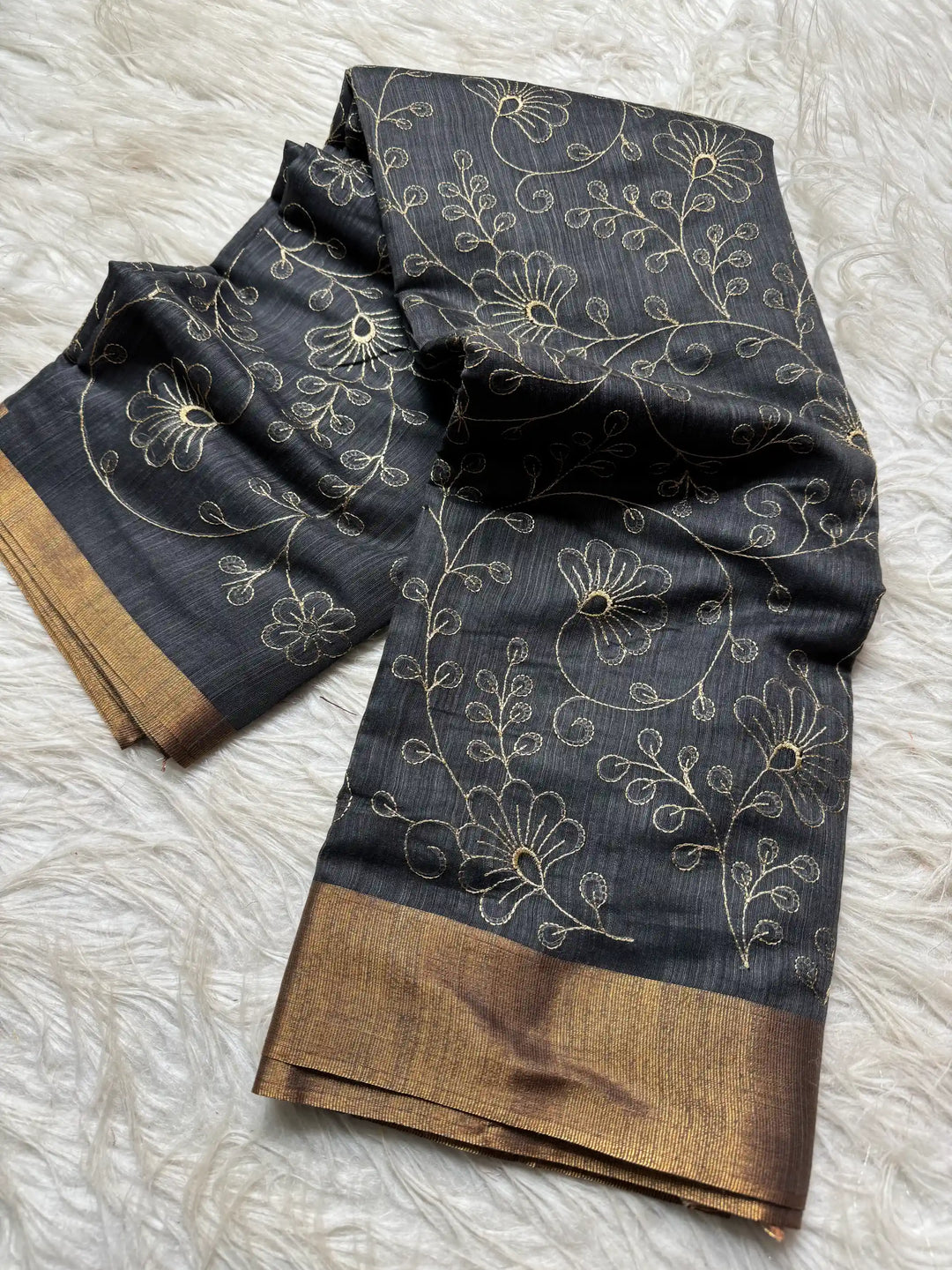 Beautiful Jacquard Weave Banarasi Saree