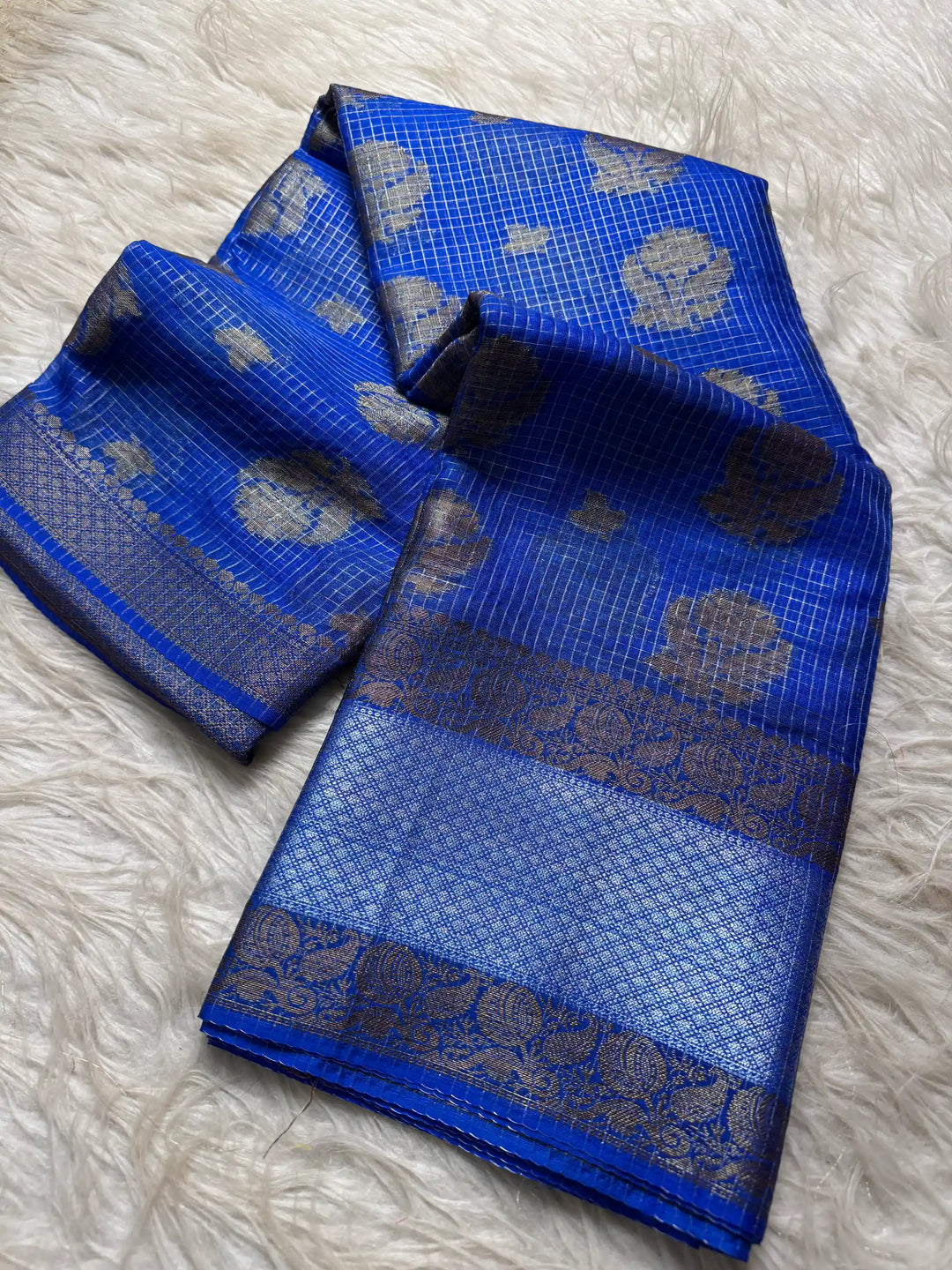 Beautiful Jacquard Weave Banarasi Saree
