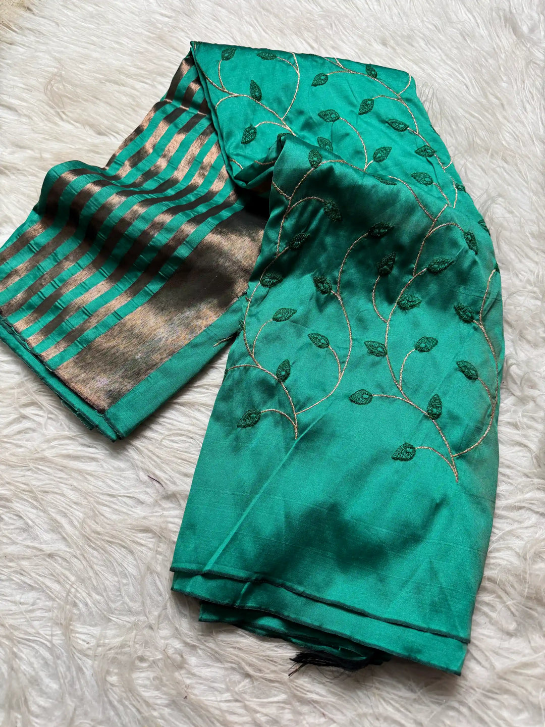 Beautiful Jacquard Weave Banarasi Saree