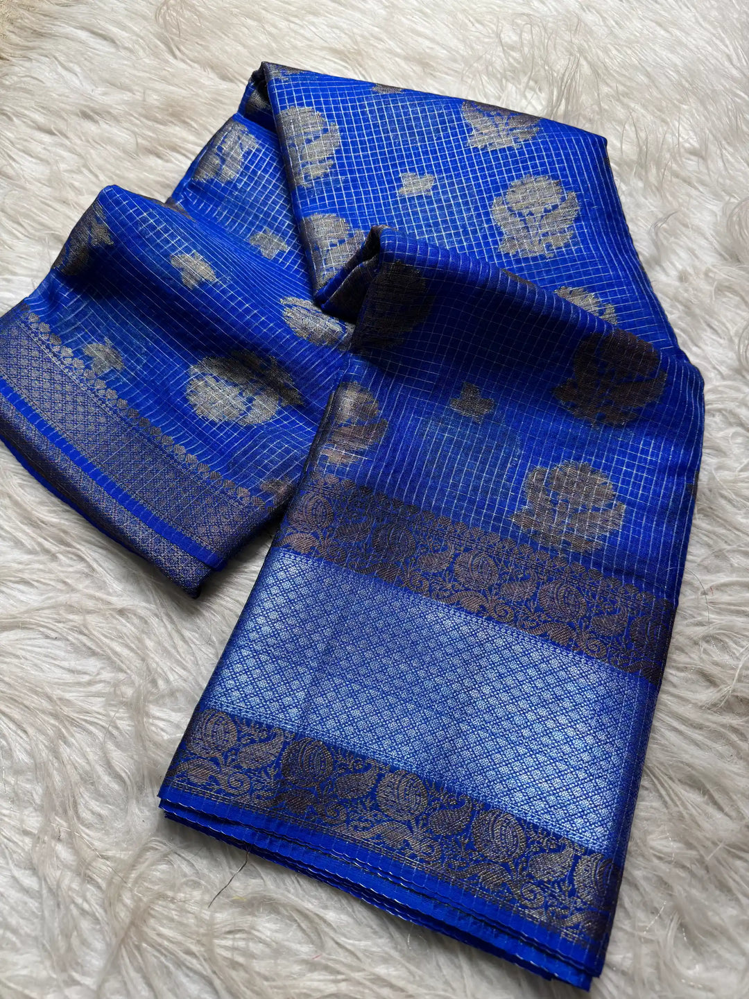 Beautiful Jacquard Weave Banarasi Saree