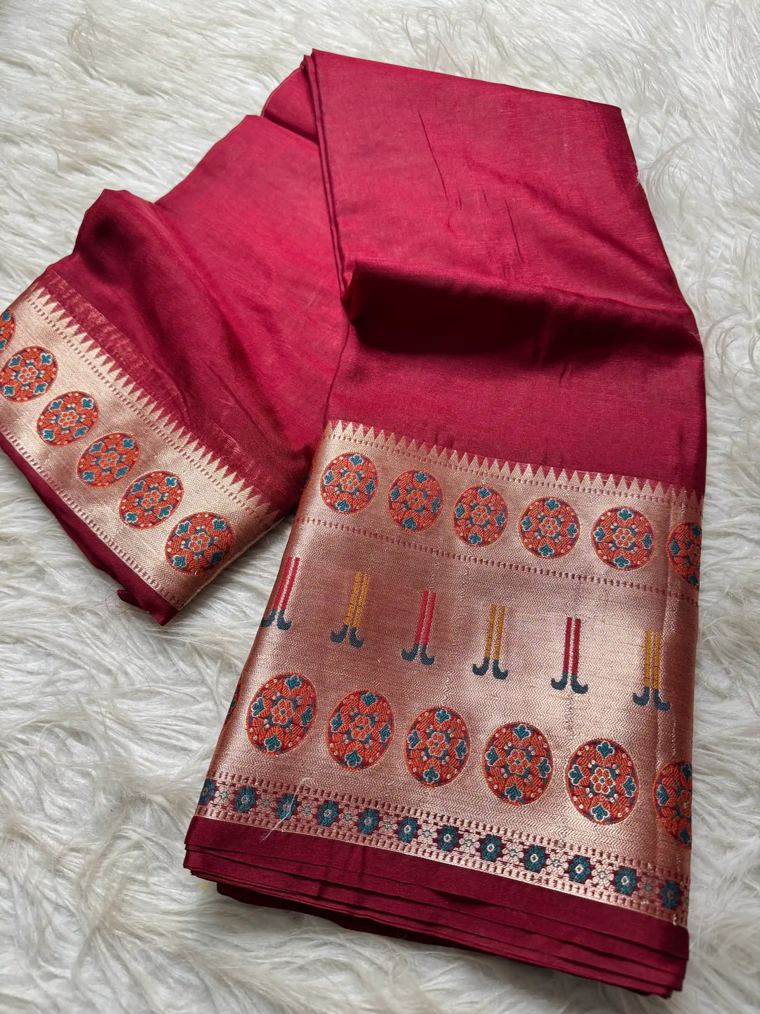 Beautiful Jacquard Weave Banarasi Saree