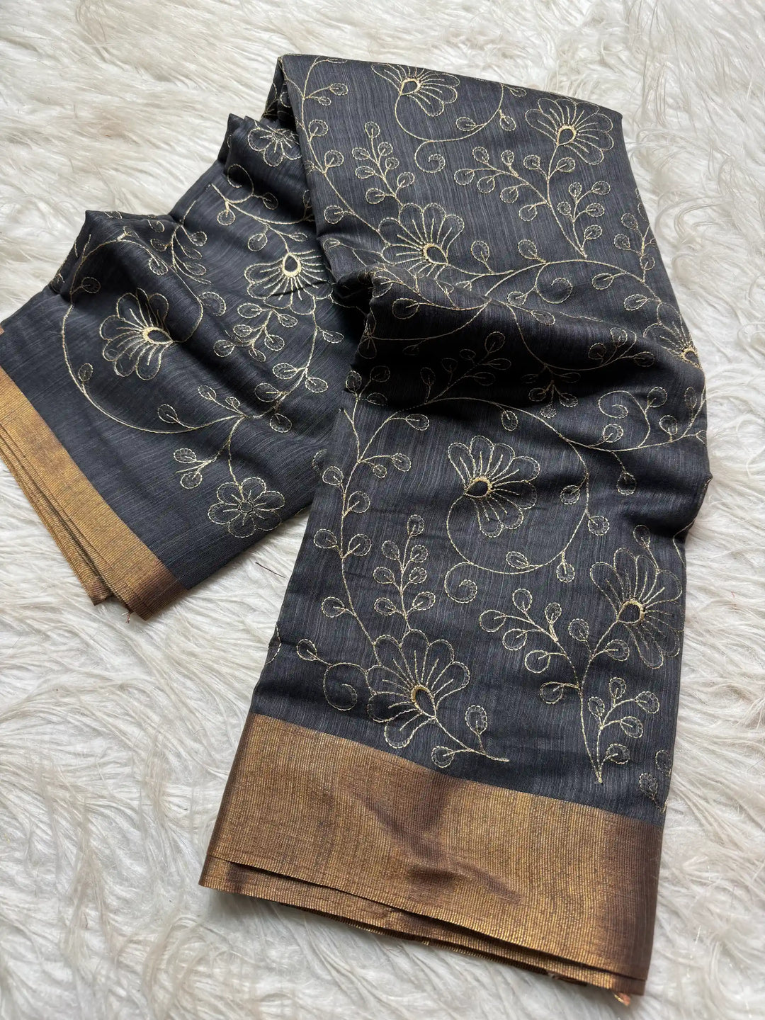 Beautiful Jacquard Weave Banarasi Saree