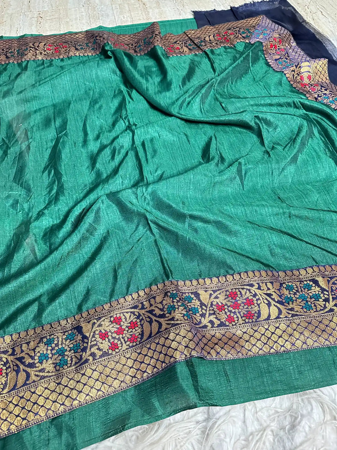 Beautiful Jacquard Weave Banarasi Saree