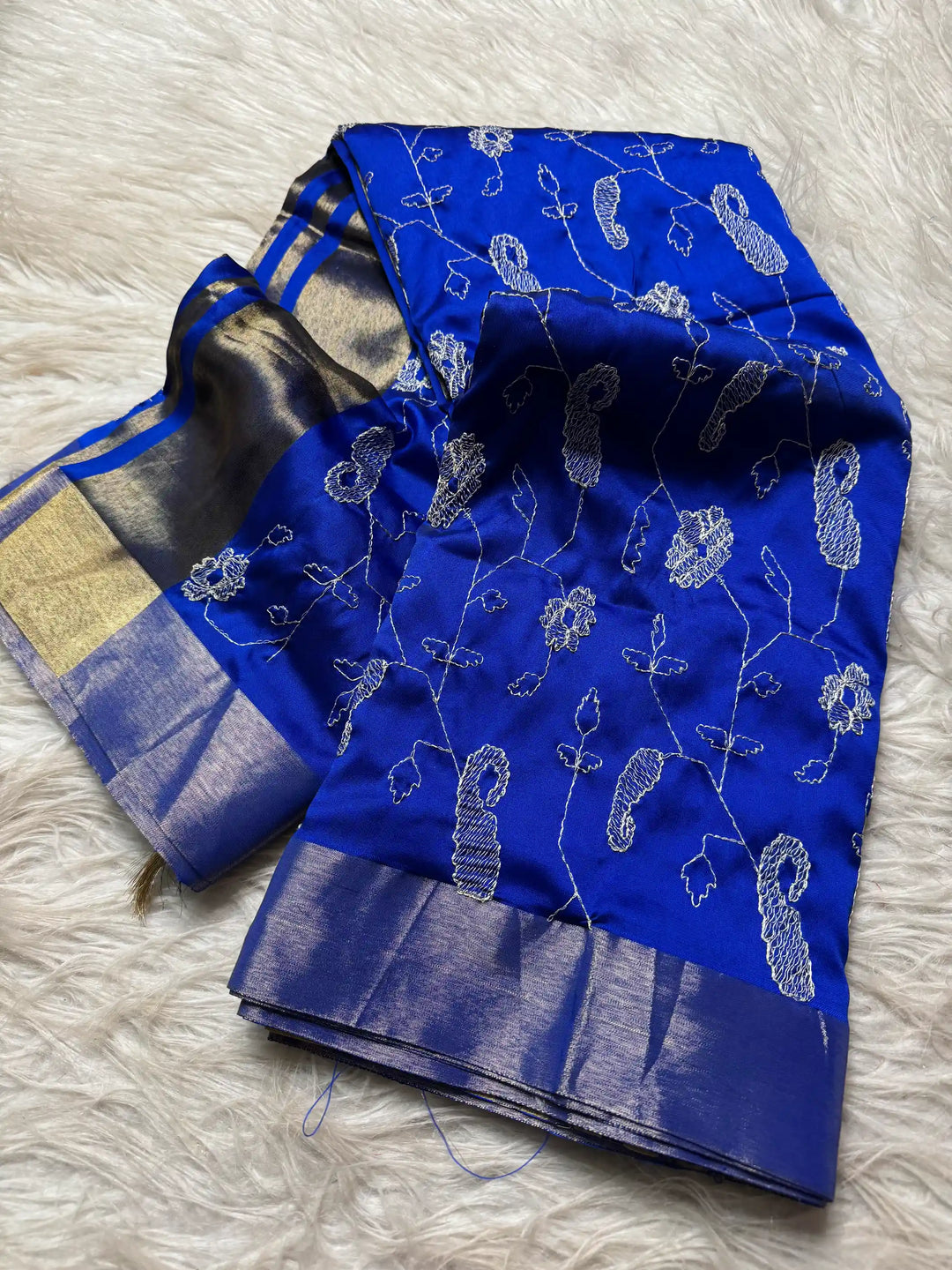 Beautiful Jacquard Weave Banarasi Saree