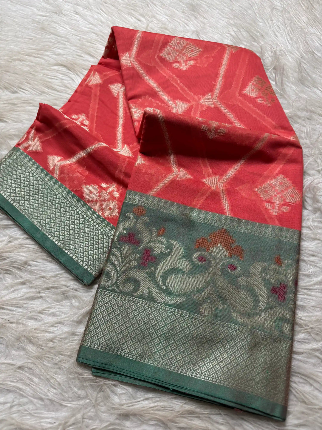 Beautiful Jacquard Weave Banarasi Saree