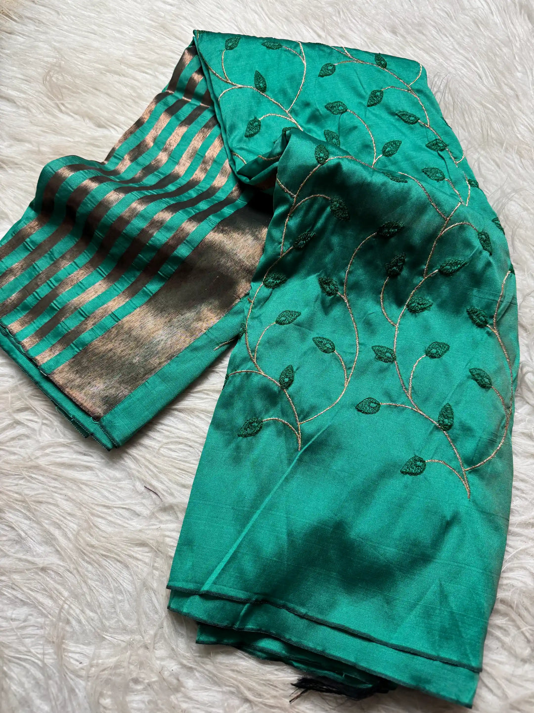 Beautiful Jacquard Weave Banarasi Saree