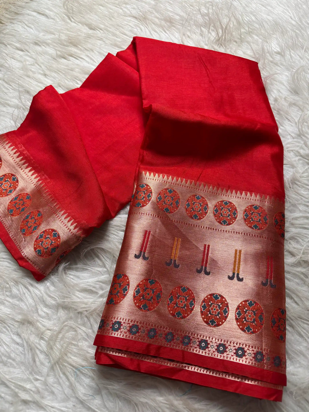 Beautiful Jacquard Weave Banarasi Saree