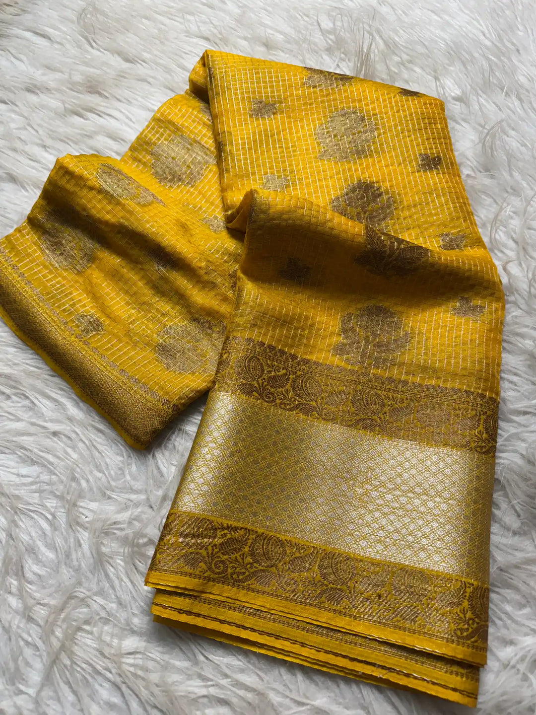 Beautiful Jacquard Weave Banarasi Saree