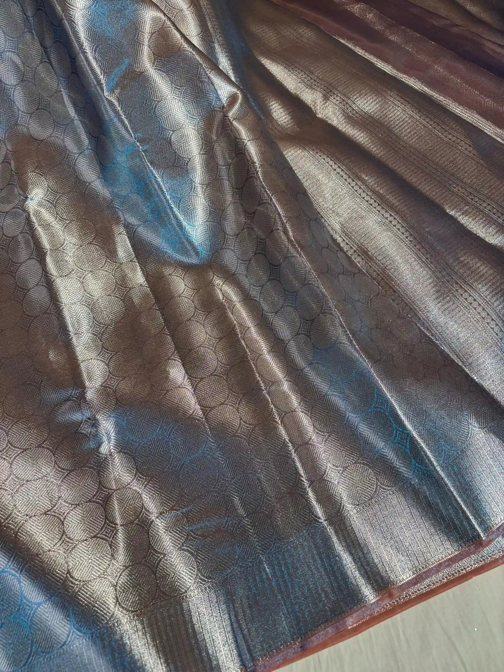 Dual Shade Glass Tissue Silk Saree with Rich Pallu and Blouse