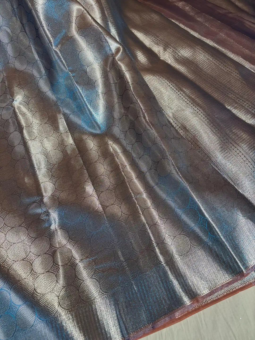 Dual Shade Glass Tissue Silk Saree with Rich Pallu and Blouse