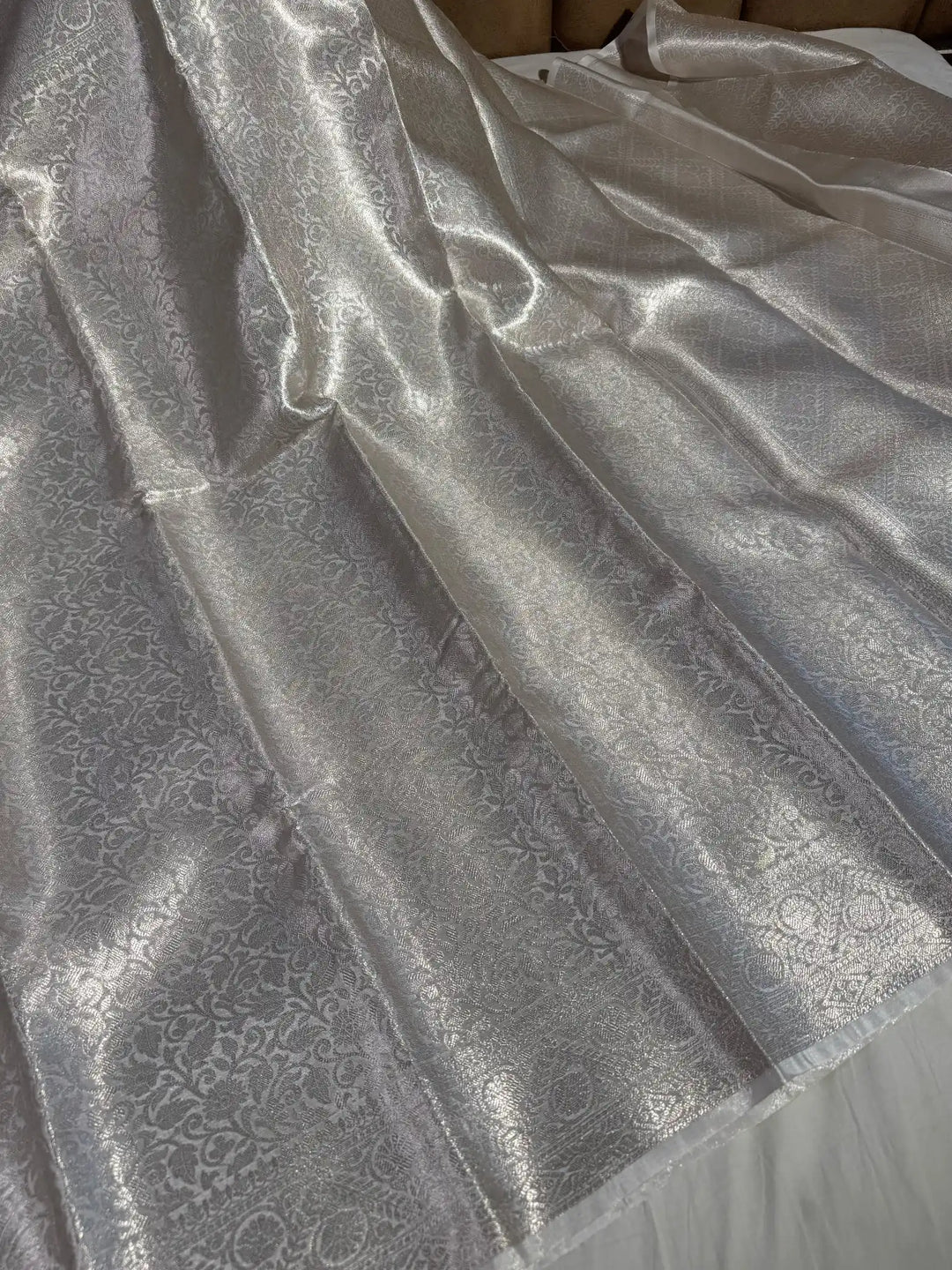 Exquisite fairytale banarasi tissue silk saree with fairytale rich pallu