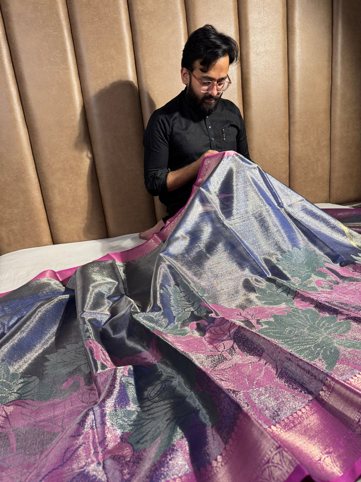 Most Premium banarasi tissue with  exclusive border and rich pallu