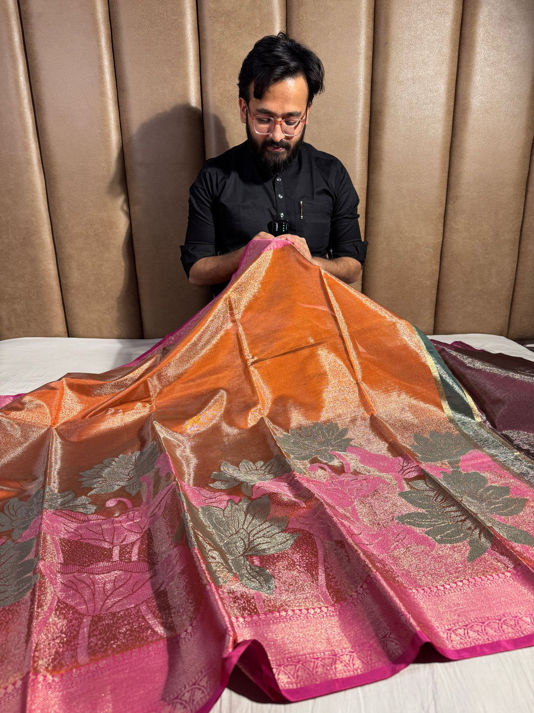 Most Premium banarasi tissue with  exclusive border and rich pallu