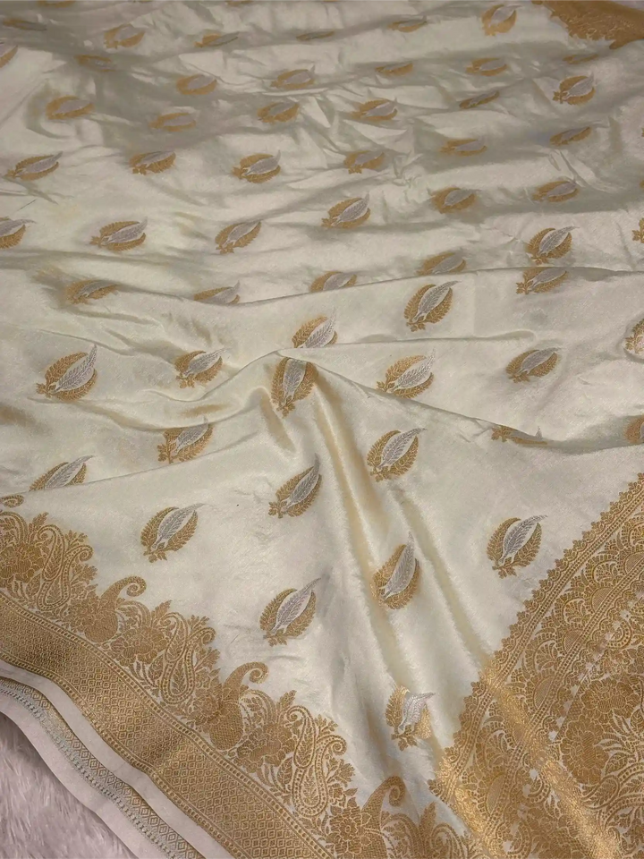 Light Cream Shade Warm Silk Traditional Banarasi Saree