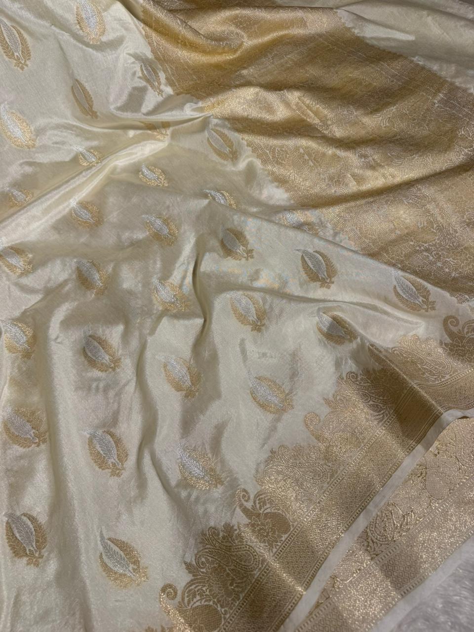 Light Cream Shade Warm Silk Traditional Banarasi Saree