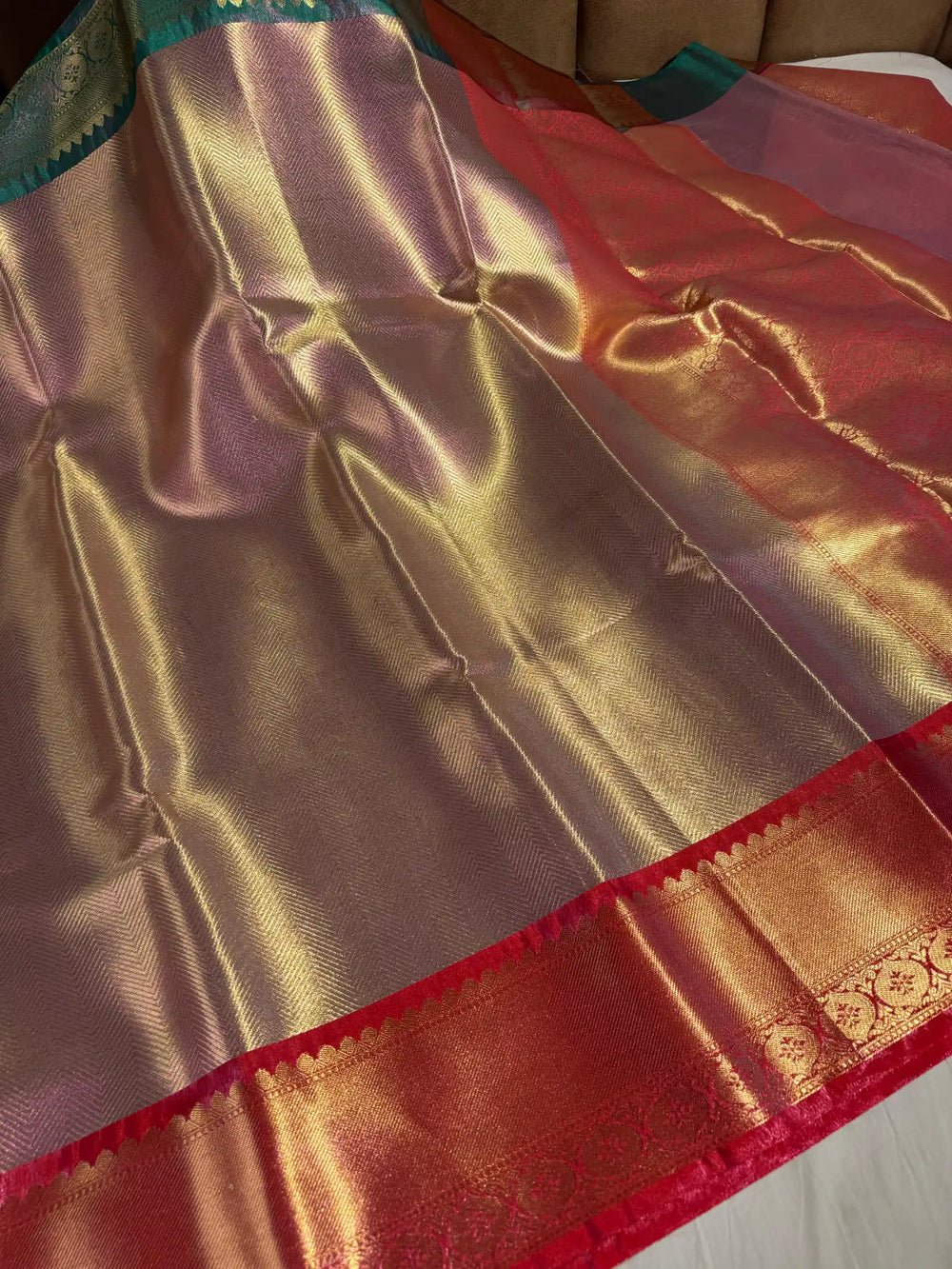 Most Premium banarasi tissue with ganga jamuna exclusive border and rich pallu