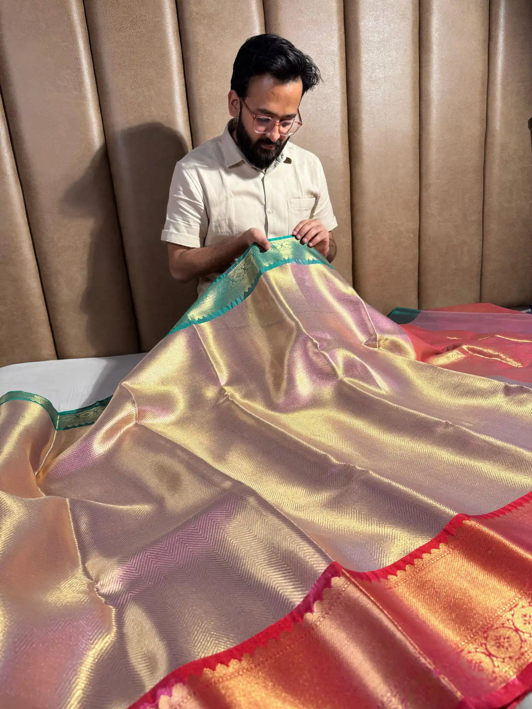 Most Premium banarasi tissue with ganga jamuna exclusive border and rich pallu