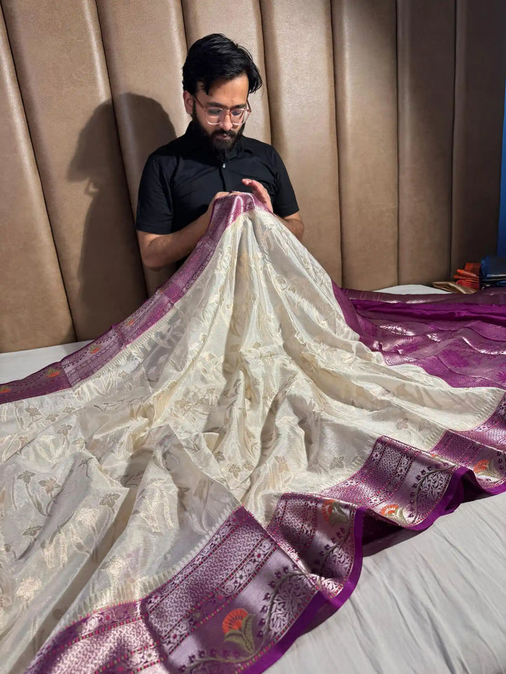 Off-White Contrast Chiniya Silk Intricate Weave Banarasi Saree