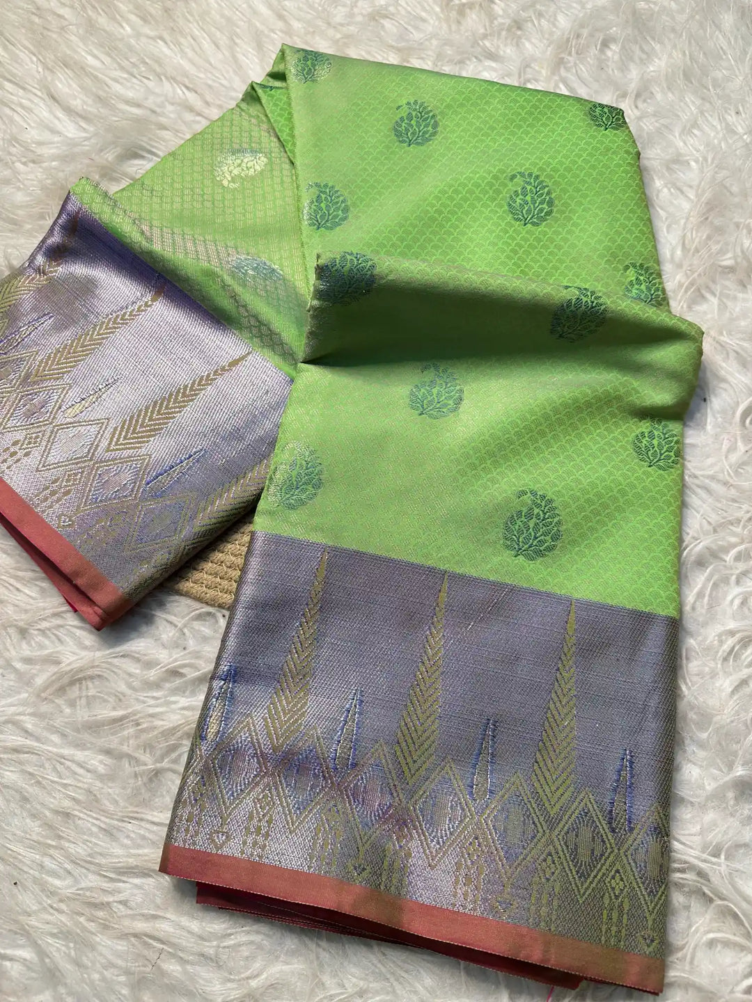 Premium Jacquard Weave Banarasi Saree