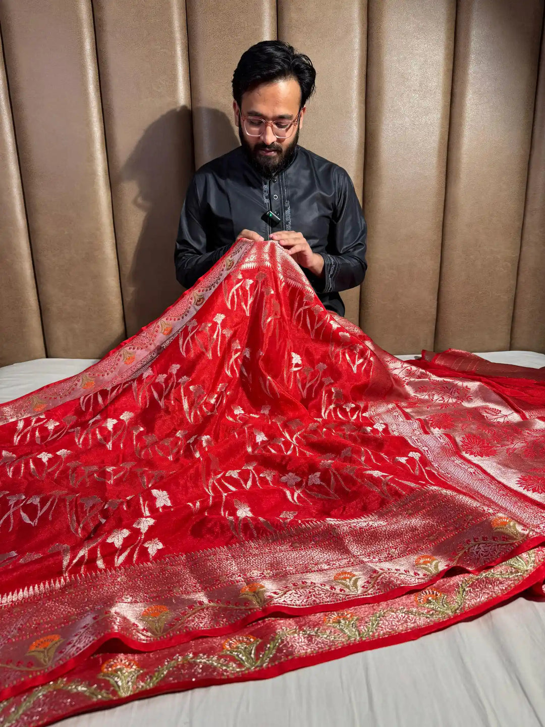 Red Chiniya Silk Saree with Rich Pallu and Blouse