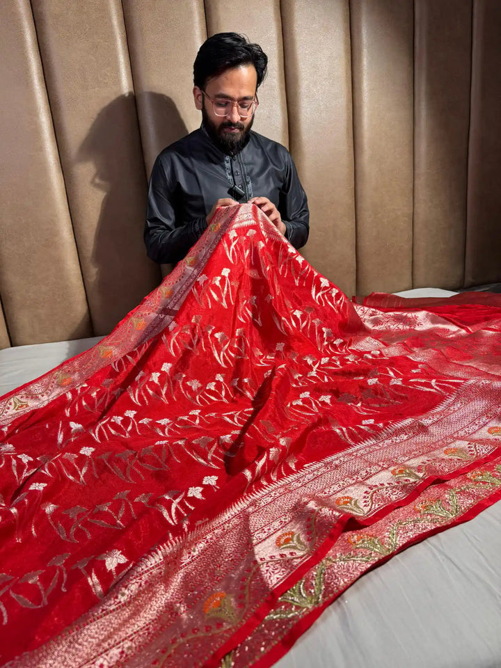 Red Chiniya Silk Saree with Rich Pallu and Blouse