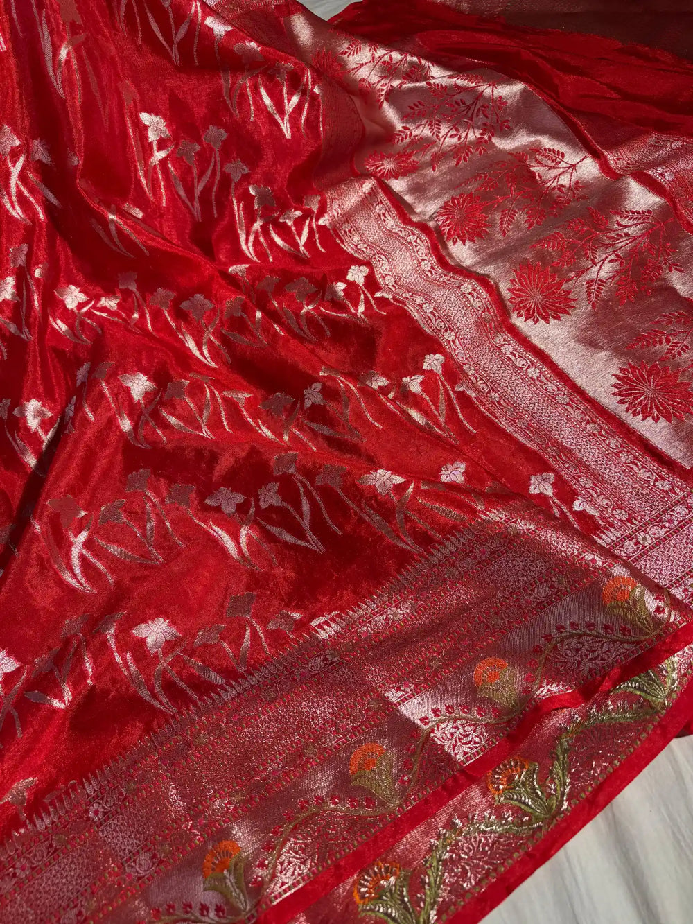 Red Chiniya Silk Saree with Rich Pallu and Blouse