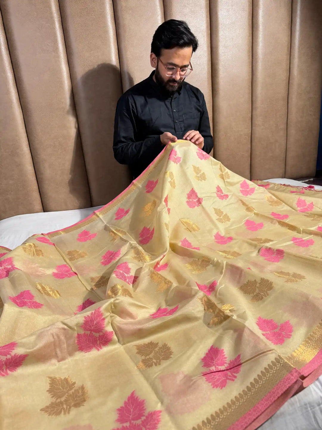 Soft Silk Lightweight Saree with Tassels & Contrast Leaf Design