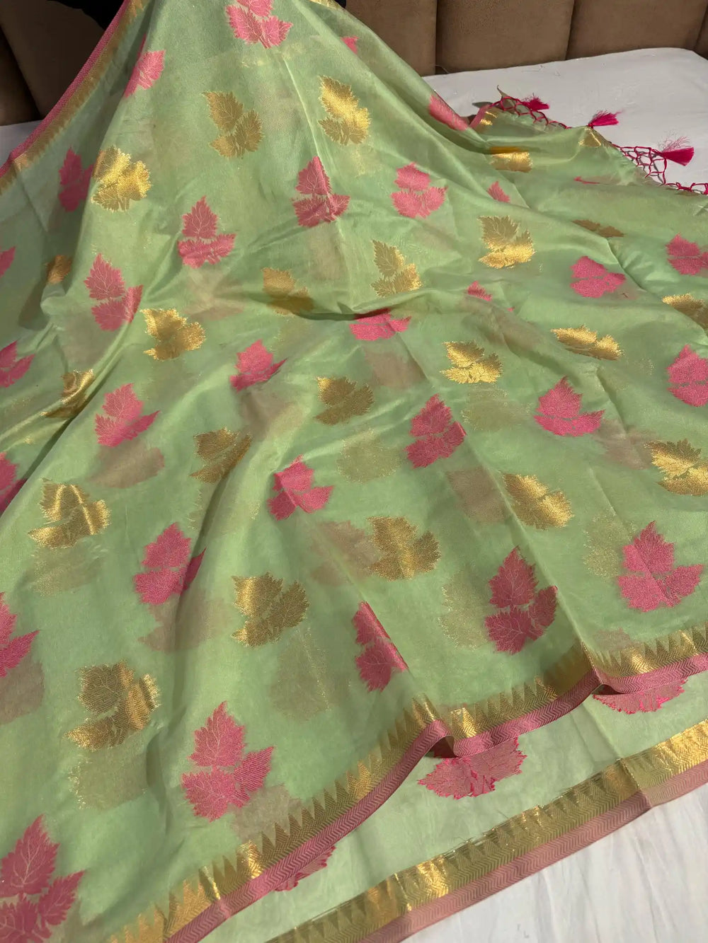 Soft Silk Lightweight Saree with Tassels & Contrast Leaf Design
