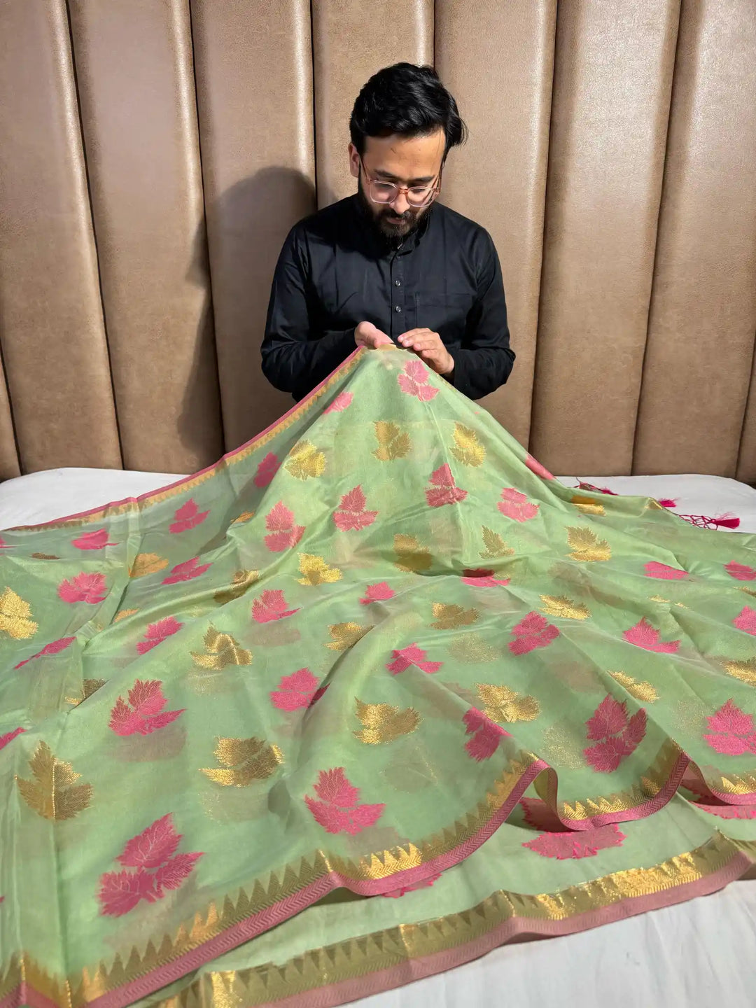 Soft Silk Lightweight Saree with Tassels & Contrast Leaf Design