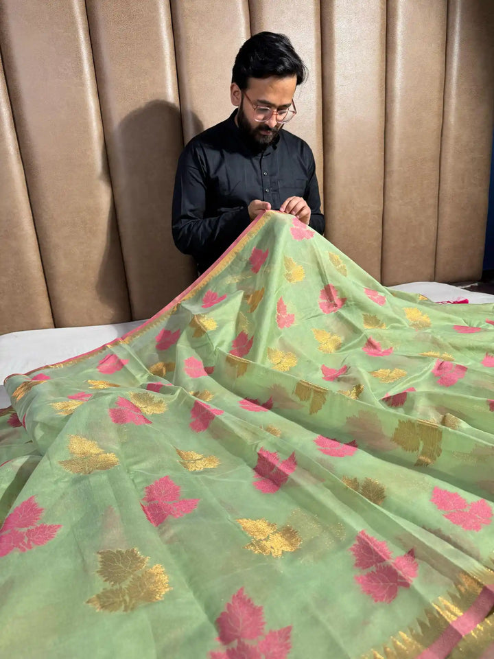 Soft Silk Lightweight Saree with Tassels & Contrast Leaf Design