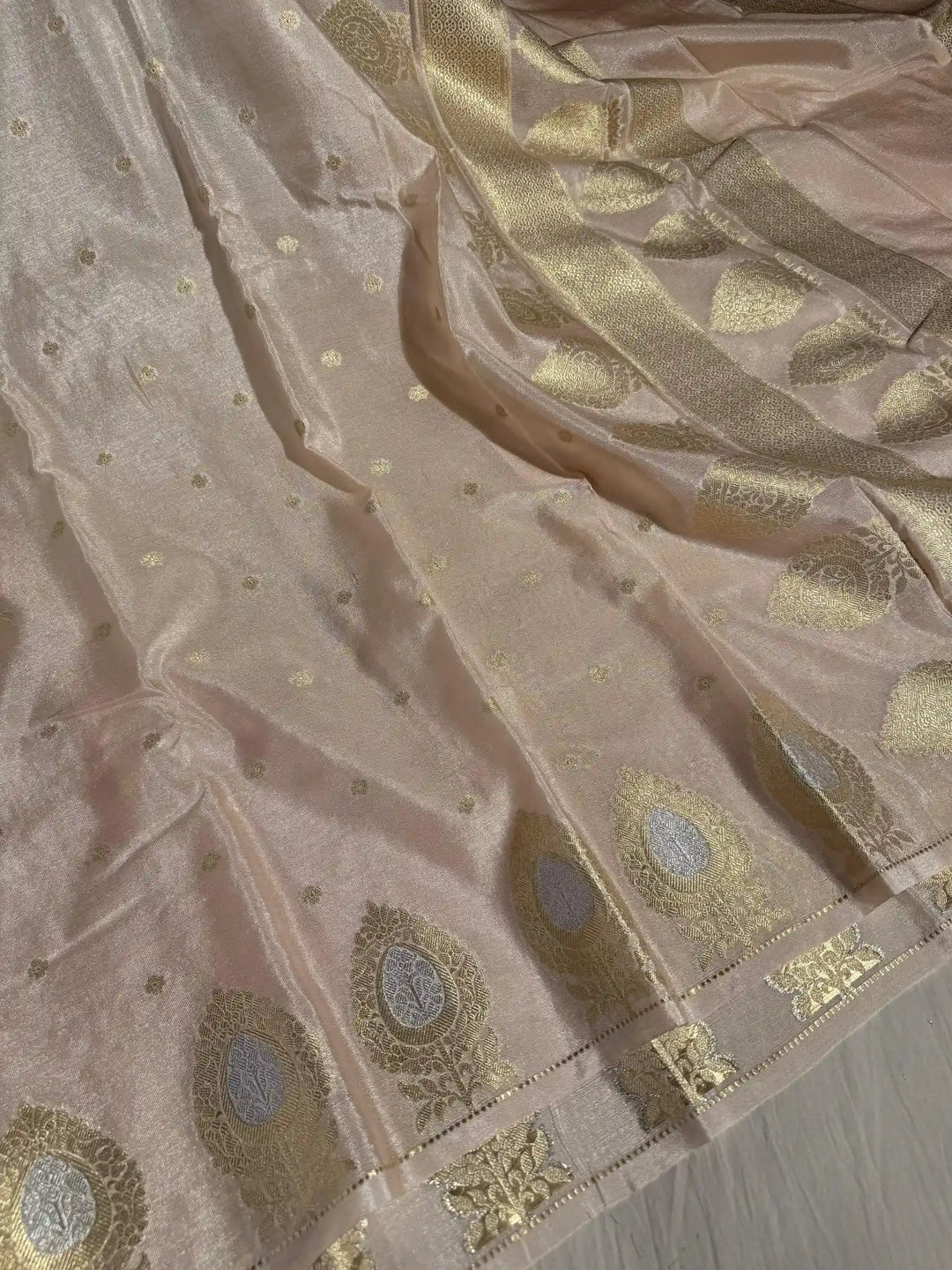 ivory shade chiniya silk saree with rich pallu abd blouse