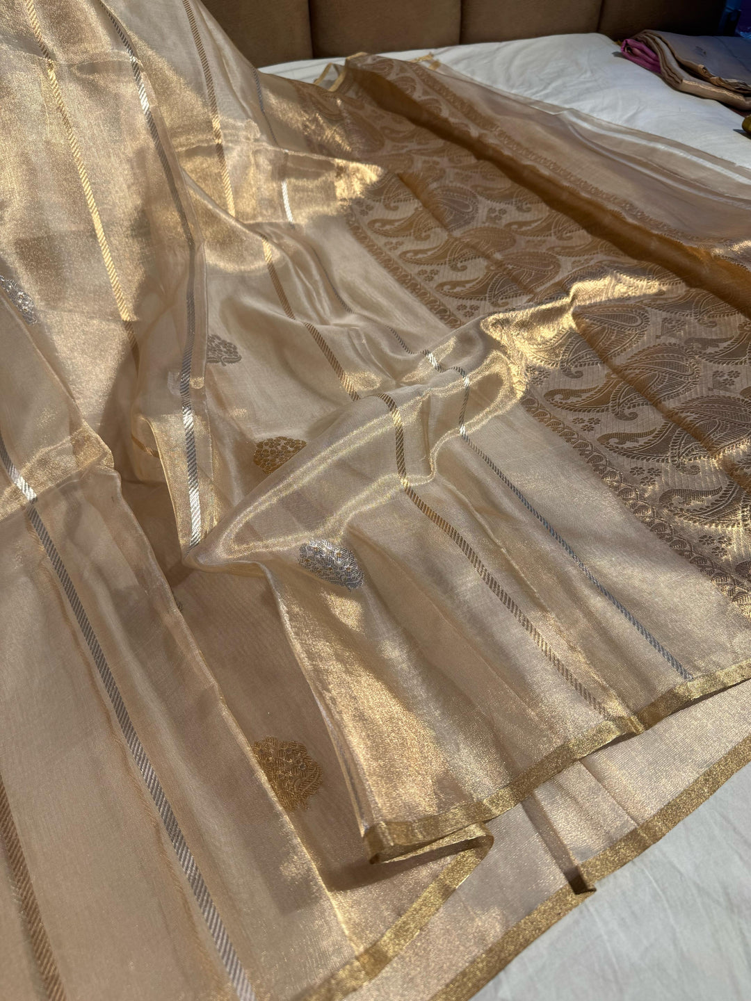 Pure Handloom Kadwa Tissue Saree With Rich Pallu And Blouse