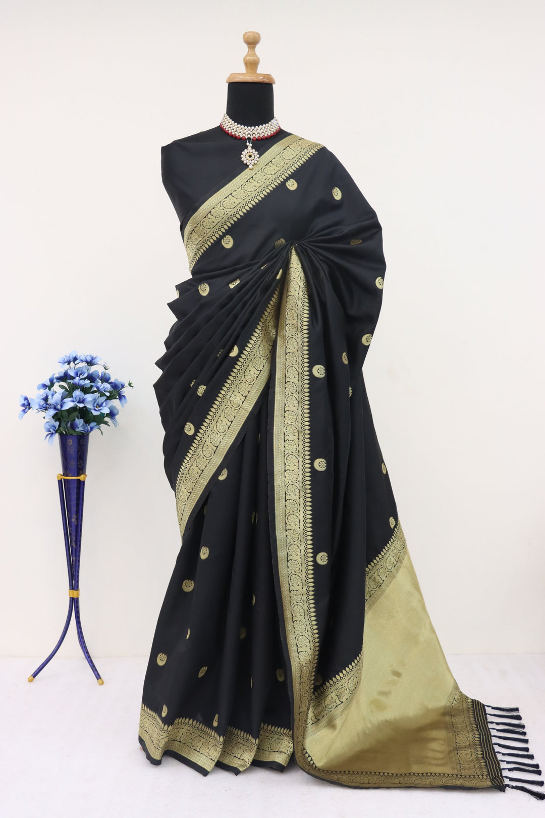 Sonakshi Sinha Inspired 18th Century Chaand Buta Banarasi Silk Saree