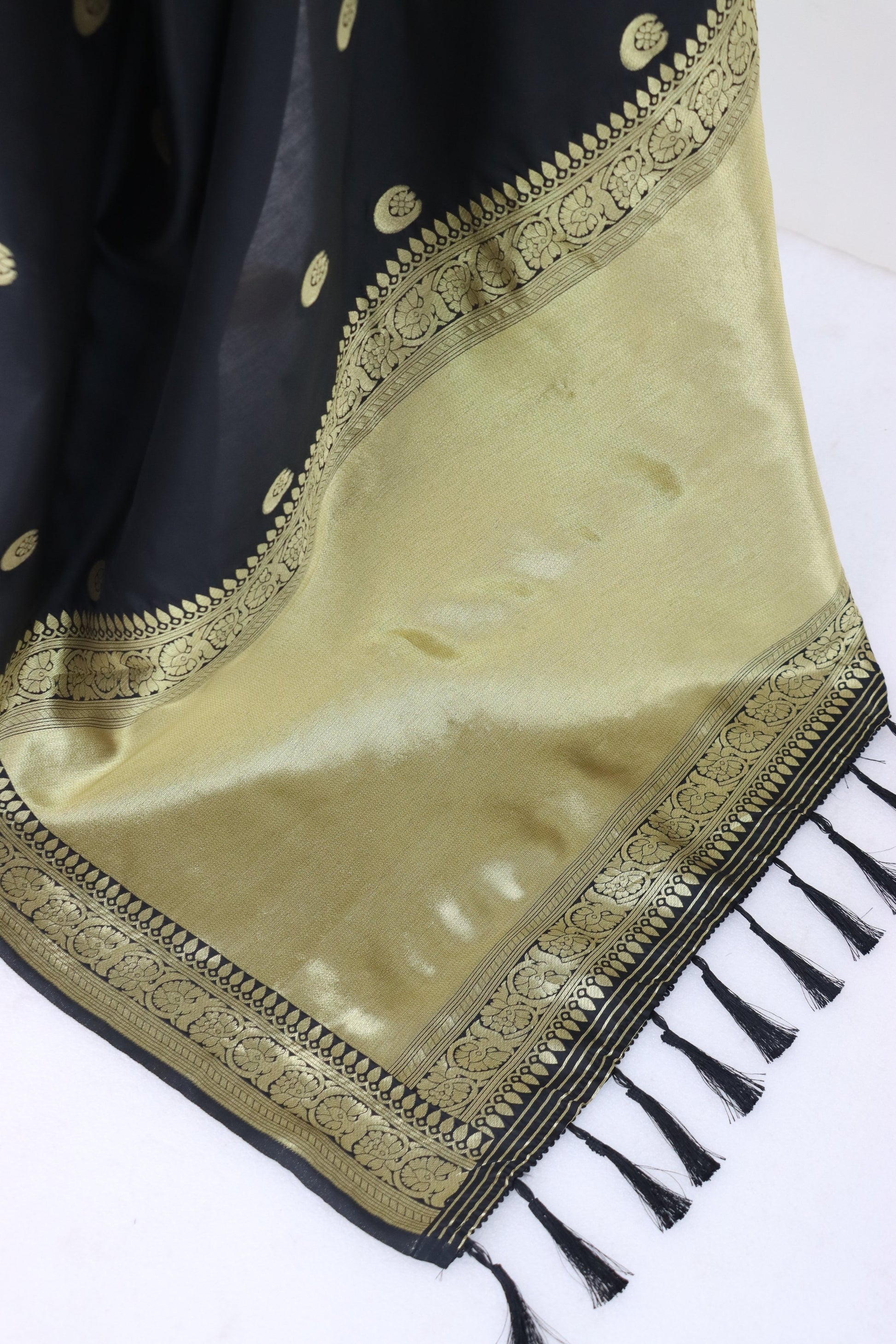 Sonakshi Sinha Inspired 18th Century Chaand Buta Banarasi Silk Saree