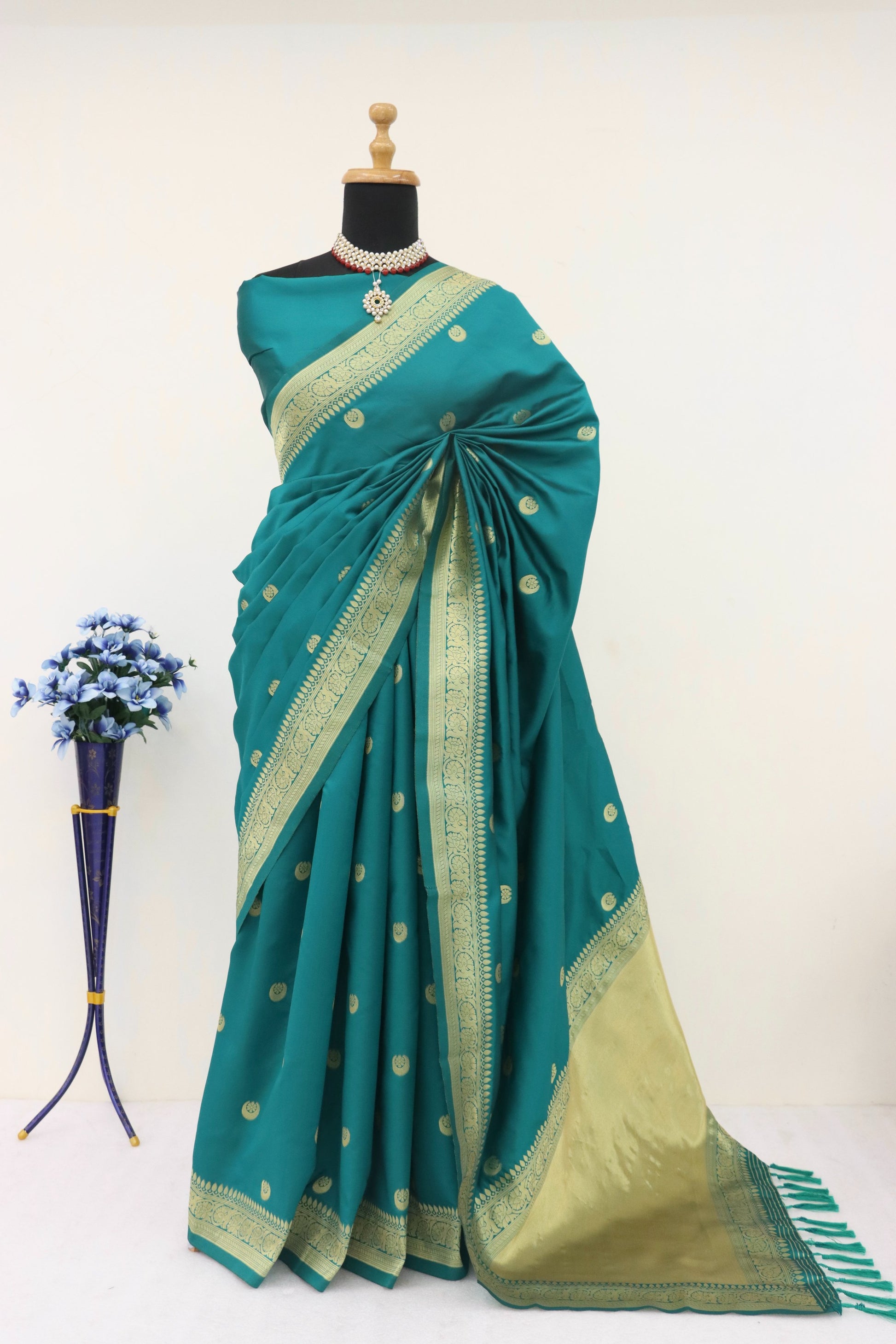 Sonakshi Sinha Inspired 18th Century Chaand Buta Banarasi Silk Saree