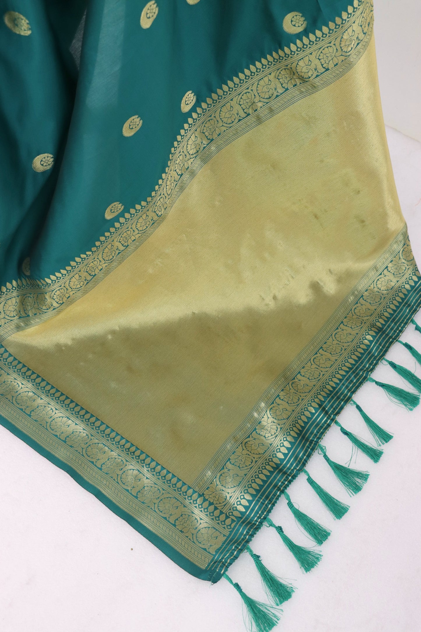 Sonakshi Sinha Inspired 18th Century Chaand Buta Banarasi Silk Saree