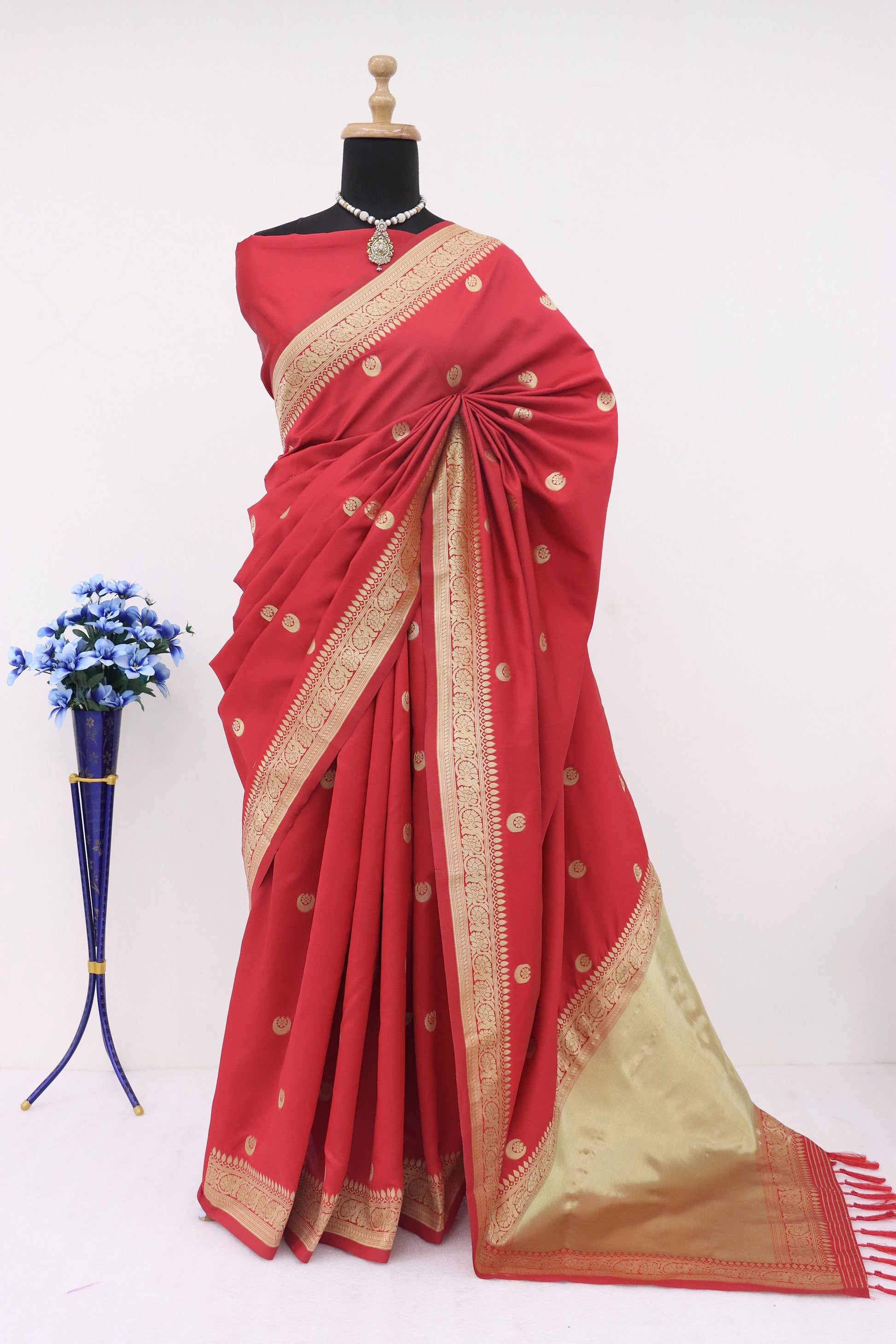 Sonakshi Sinha Inspired 18th Century Chaand Buta Banarasi Silk Saree